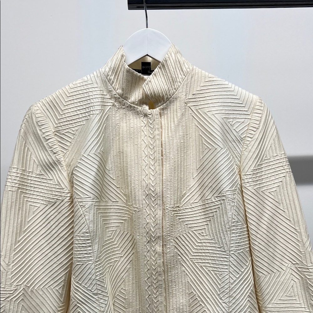 Chic Cream Textured Jacket - Picture 2 of 4